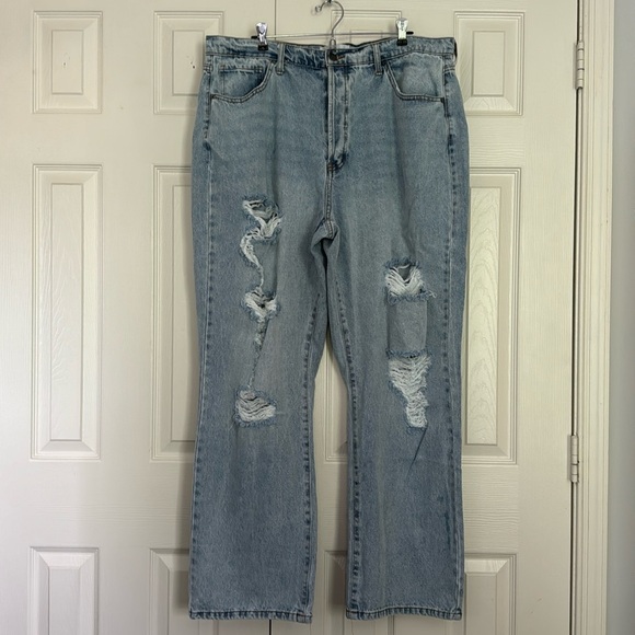 Distressed jeans - Picture 1 of 2